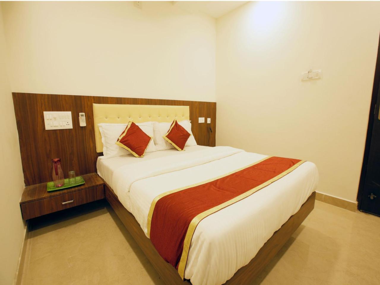 Hotel Ak International Ullāl Екстериор снимка