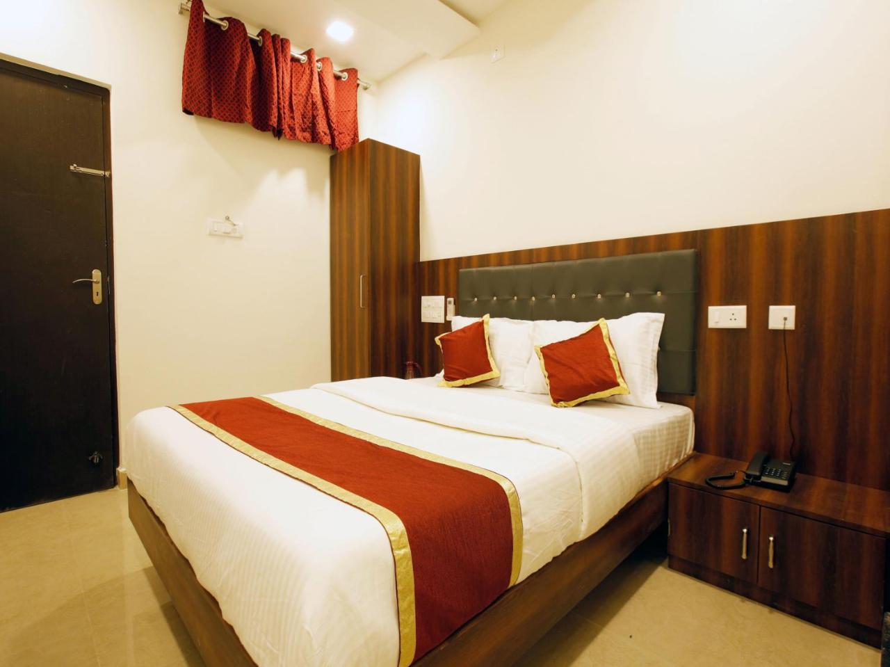 Hotel Ak International Ullāl Екстериор снимка